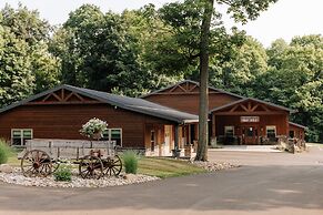 Sojourner's Lodge & Log Cabin Suites