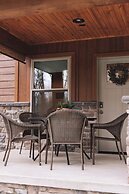 Sojourner's Lodge & Log Cabin Suites