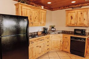 Sojourner's Lodge & Log Cabin Suites