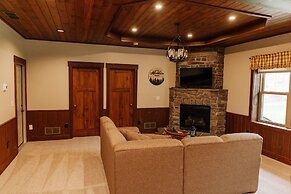 Sojourner's Lodge & Log Cabin Suites
