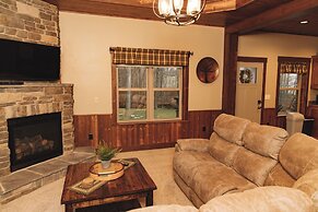 Sojourner's Lodge & Log Cabin Suites