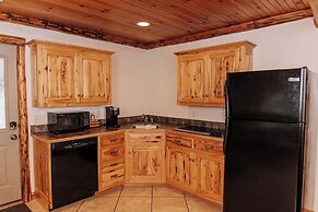 Sojourner's Lodge & Log Cabin Suites