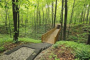 Sojourner's Lodge & Log Cabin Suites