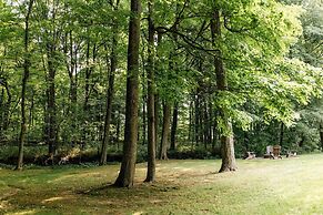 Sojourner's Lodge & Log Cabin Suites