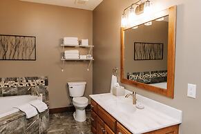 Sojourner's Lodge & Log Cabin Suites