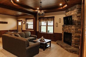 Sojourner's Lodge & Log Cabin Suites