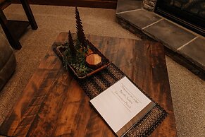 Sojourner's Lodge & Log Cabin Suites