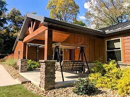 Sojourner's Lodge & Log Cabin Suites