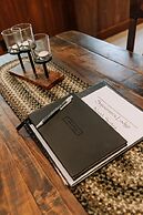 Sojourner's Lodge & Log Cabin Suites