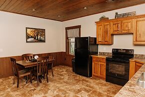 Sojourner's Lodge & Log Cabin Suites