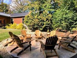 Sojourner's Lodge & Log Cabin Suites