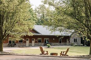 Sojourner's Lodge & Log Cabin Suites