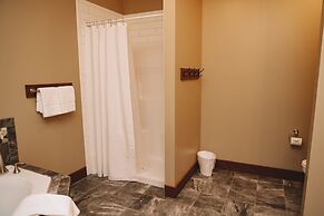 Sojourner's Lodge & Log Cabin Suites