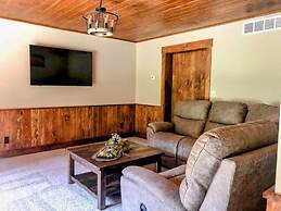 Sojourner's Lodge & Log Cabin Suites