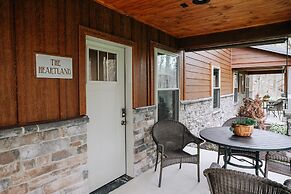 Sojourner's Lodge & Log Cabin Suites