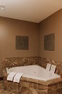 Sojourner's Lodge & Log Cabin Suites