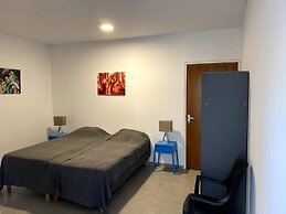 Magnificent Villa near Beach in Upscale District of Vista Royal, Jan T