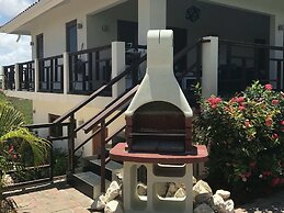 Magnificent Villa near Beach in Upscale District of Vista Royal, Jan T