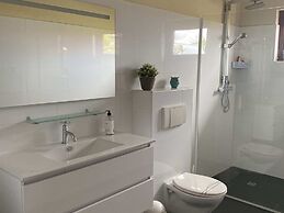 Magnificent Villa near Beach in Upscale District of Vista Royal, Jan T