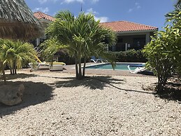 Magnificent Villa near Beach in Upscale District of Vista Royal, Jan T