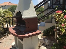 Magnificent Villa near Beach in Upscale District of Vista Royal, Jan T