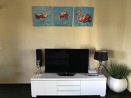 Magnificent Villa near Beach in Upscale District of Vista Royal, Jan T