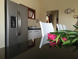 Magnificent Villa near Beach in Upscale District of Vista Royal, Jan T