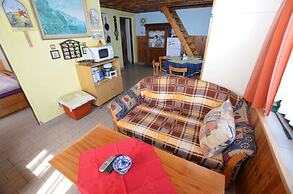 Lovely Apartment in Svinarov Czech Republic near Forest