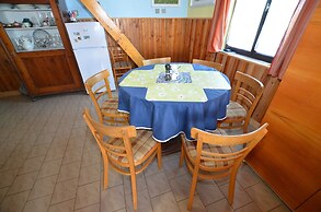 Lovely Apartment in Svinarov Czech Republic near Forest