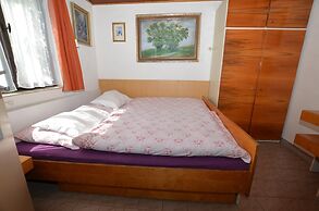 Lovely Apartment in Svinarov Czech Republic near Forest