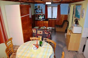 Lovely Apartment in Svinarov Czech Republic near Forest