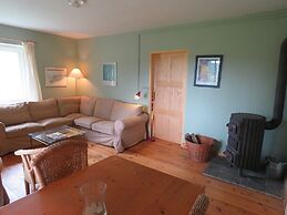 Holiday House Near Forest in Obora