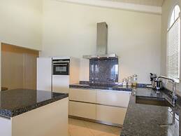 Sea-view Apartment in Mambo Beach Near Seaaquarium