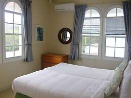 Sea-view Apartment in Mambo Beach Near Seaaquarium