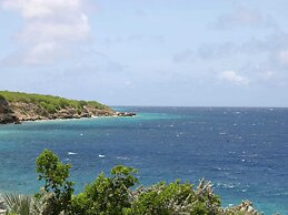 Sea-view Apartment in Mambo Beach Near Seaaquarium