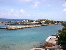 Sea-view Apartment in Mambo Beach Near Seaaquarium