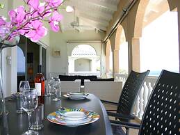 Sea-view Apartment in Mambo Beach Near Seaaquarium