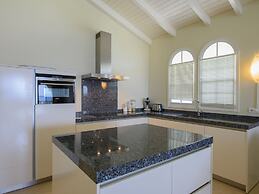 Sea-view Apartment in Mambo Beach Near Seaaquarium