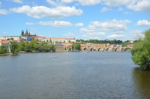 Luxurious Apartment Near River in Cezch Republic