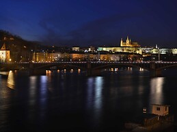 Luxurious Apartment Near River in Cezch Republic