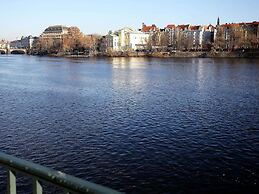 Luxurious Apartment Near River in Cezch Republic