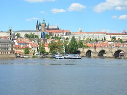 Luxurious Apartment Near River in Cezch Republic