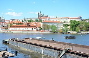 Luxurious Apartment Near River in Cezch Republic