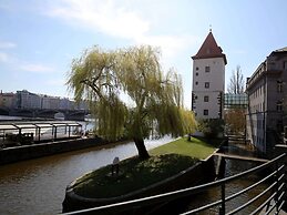 Luxurious Apartment Near River in Cezch Republic