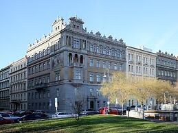 Luxurious Apartment Near River in Cezch Republic