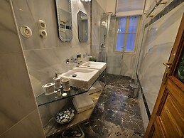 Unique Apartment in Praha Near River Vltava