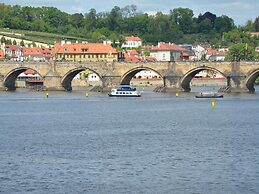 Unique Apartment in Praha Near River Vltava