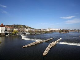 Unique Apartment in Praha Near River Vltava