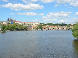 Unique Apartment in Praha Near River Vltava