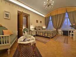 Unique Apartment in Praha Near River Vltava